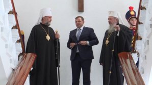Minister Nastase fights crime through prayers. He installed a crucifix in Ministry 