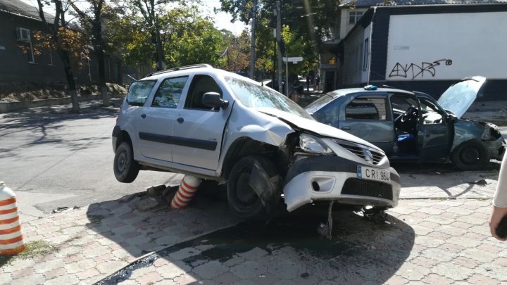 Two cars hit violently at Chisinau center (photo)