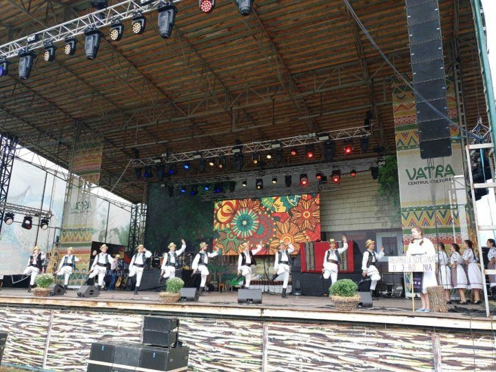 Great holiday at the Vatra Complex. The Cultural Festival of Romanians Worldwide has widely opened it's doors (PHOTOS)