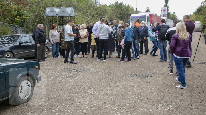 Locals of Grigorăuca blocked traffic as a sign of protest (photo report)