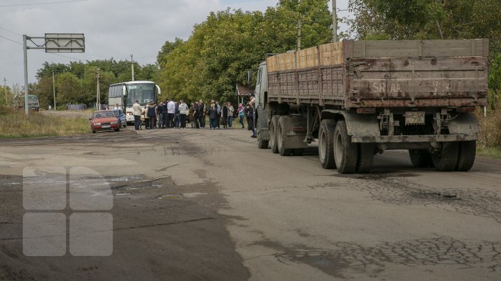 Locals of Grigorăuca blocked traffic as a sign of protest (photo report)