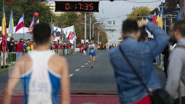 International Marathon kicked off with over 20,000 runners in Chisinau (photo report)