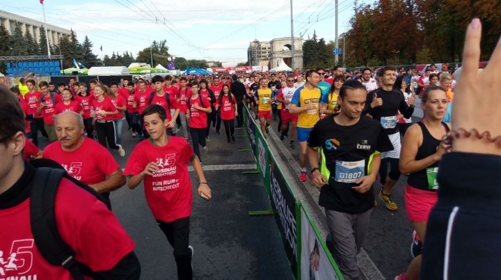 International Marathon kicked off with over 20,000 runners in Chisinau (photo report)