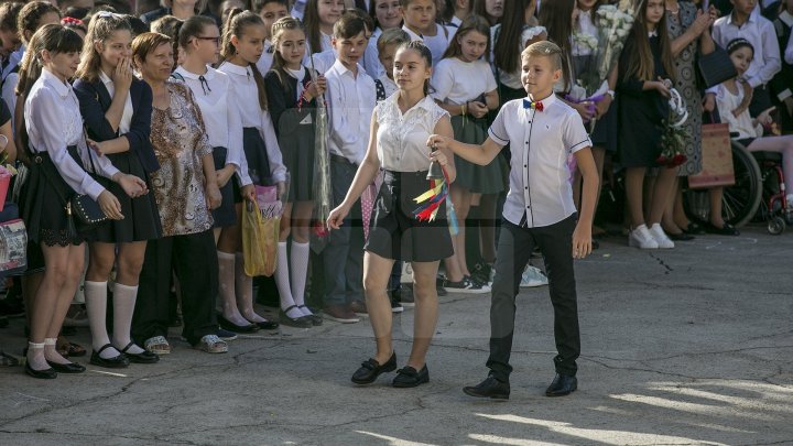 Pupils start their first school day. What changes are set in this academic year?