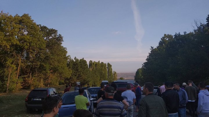 Protest on the Orhei- Calarasi route. Nearly 100 drivers have blocked the road, because they are unhappy with it's quality (PHOTO)