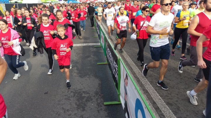 International Marathon kicked off with over 20,000 runners in Chisinau (photo report)