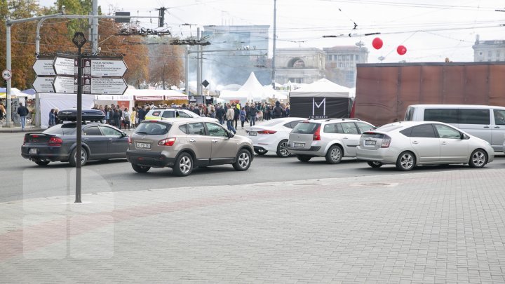 National Wine Day gathers thousands of Moldovan and foreign visitors (photo report)