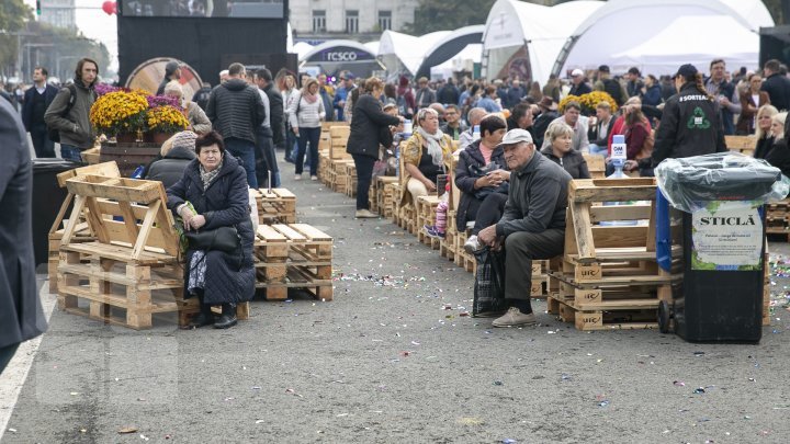 National Wine Day gathers thousands of Moldovan and foreign visitors (photo report)