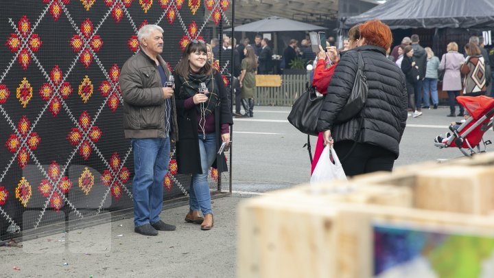 National Wine Day gathers thousands of Moldovan and foreign visitors (photo report)