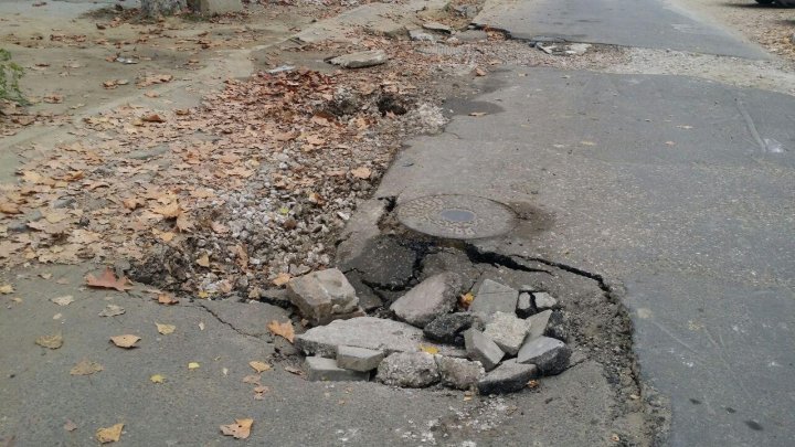 Two-month asphalt layer is now filled with pits on 31 August street near the Emergency Hospital 