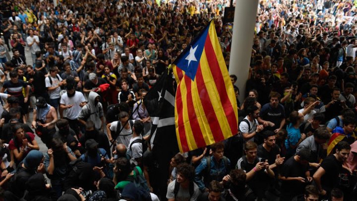 Attention! Travel warning issued to citizens flying to Spain due to intense unrest 