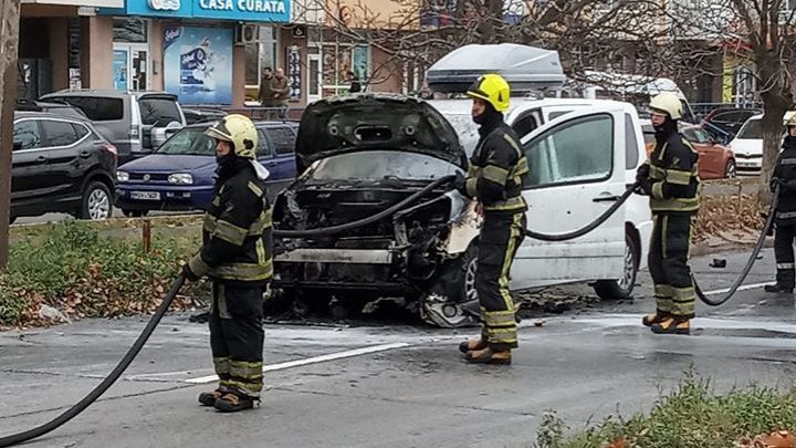 Car bursts into flame in  Botanica district of Chisinau