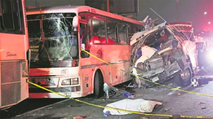 At least 12 killed and 20 injured in Mexico 3-bus collision 