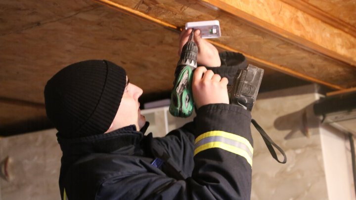 Smoke detectors mounted in nearly 1000 houses of vulnerable families in five districts 