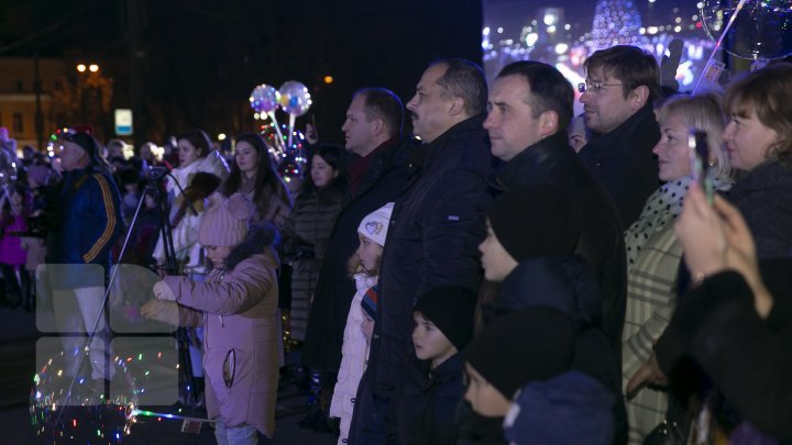 Moldova's main Christmas tree inaugurated in Chisinau (photos)