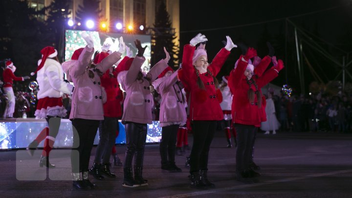 Moldova's main Christmas tree inaugurated in Chisinau (photos)