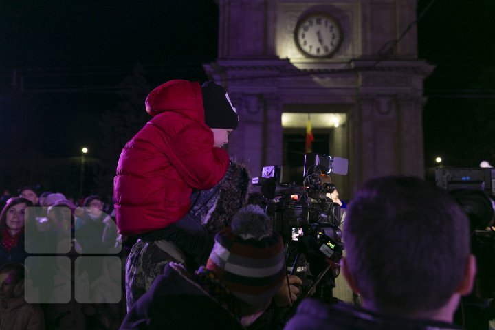 Moldova's main Christmas tree inaugurated in Chisinau (photos)