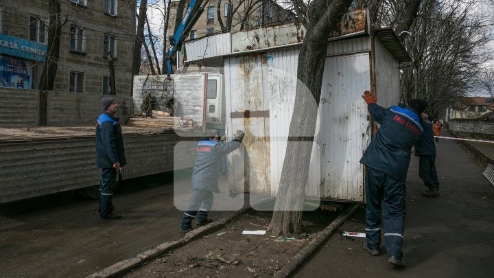 Jobless people after vending booth evacuation to be on the dole 