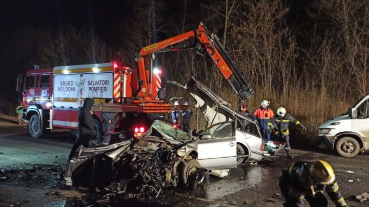 Three dead, others including a child hurt after multi-vehicle crash on Strășeni - Chisinau route