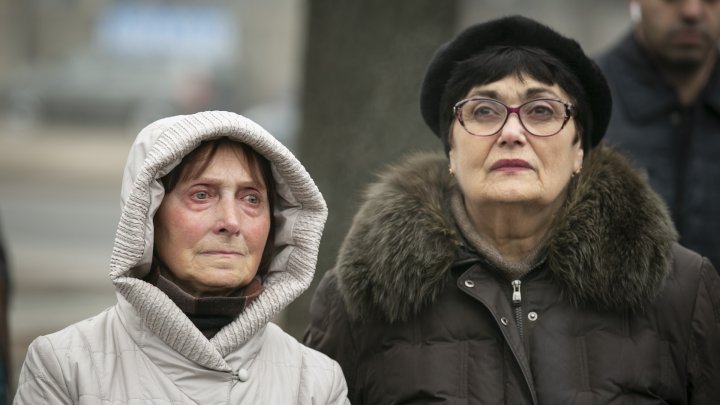 Flowers laid at Chisinau Victims of Fascism monument (photo report)