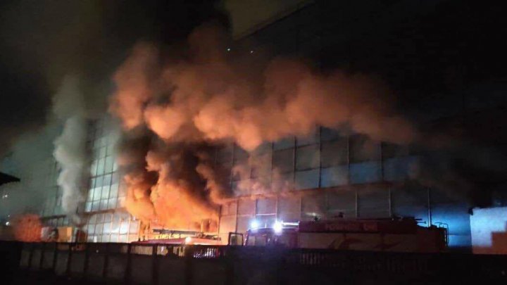 What are three hypotheses on the cause of Chisinau's Moscow Blvd warehouse blaze? 