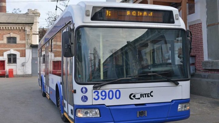 Public transport passengers obliged to wear masks and gloves 