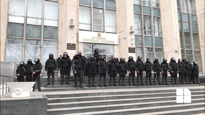 Dniester war veterans protest before Government degenerates into violence (video) 