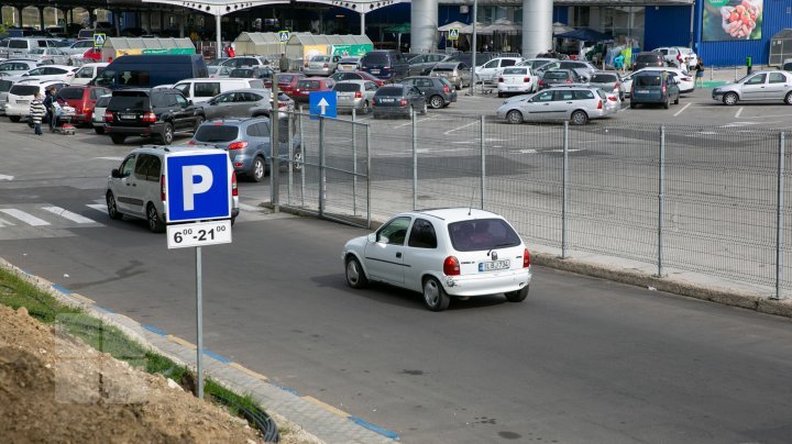 Chisinau amidst coronavirus pandemic: Kilometers-long queues at supermarkets for grocery (photos)