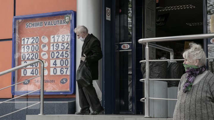 Chisinau amidst coronavirus pandemic: Kilometers-long queues at supermarkets for grocery (photos)