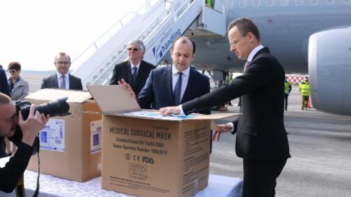 Hungary donated Moldova a batch of medical masks and protective suits 