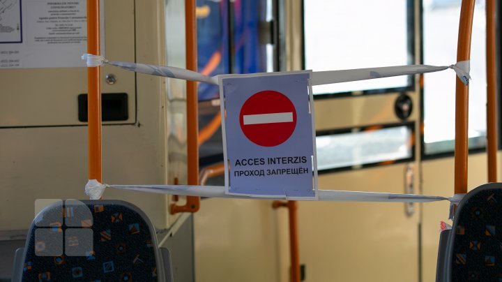 What should passengers know before entering public transports? (photo report)