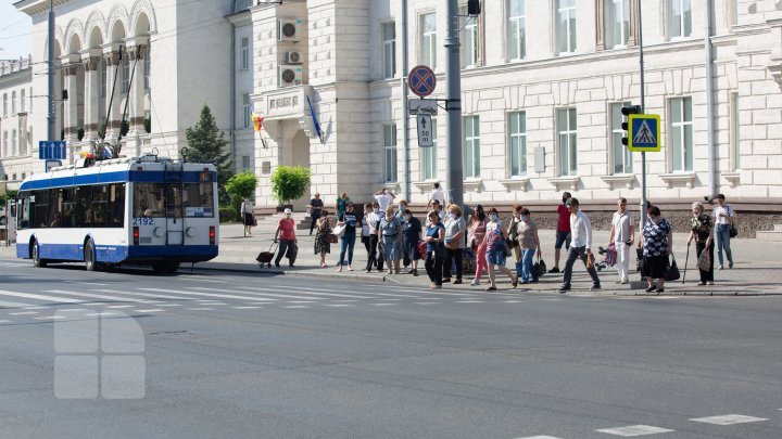 Central Market and public transports, potential coronavirus epicenter (photo report)