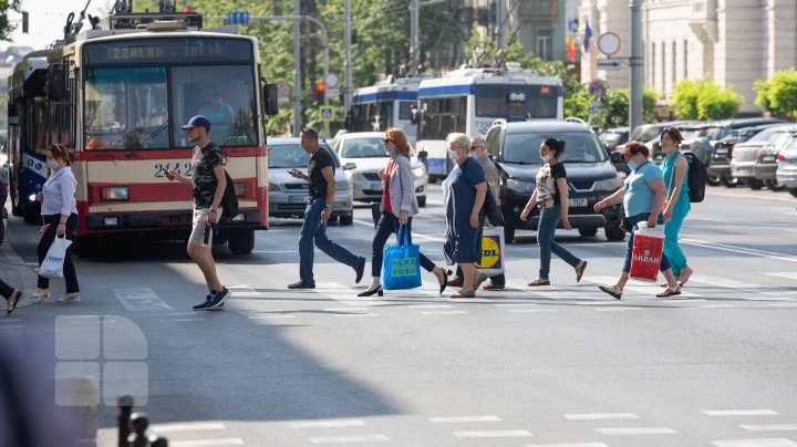 Central Market and public transports, potential coronavirus epicenter (photo report)