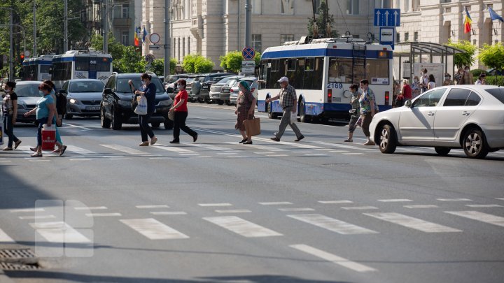 Central Market and public transports, potential coronavirus epicenter (photo report)