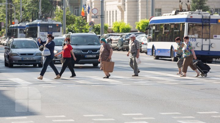 Central Market and public transports, potential coronavirus epicenter (photo report)