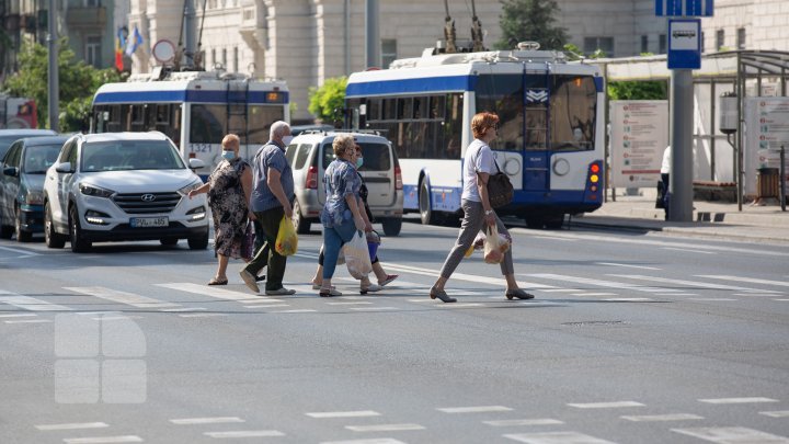 Central Market and public transports, potential coronavirus epicenter (photo report)