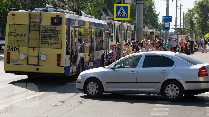 Central Market and public transports, potential coronavirus epicenter (photo report)