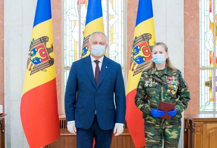 Several soldiers and doctors decorated by head of state (photos)