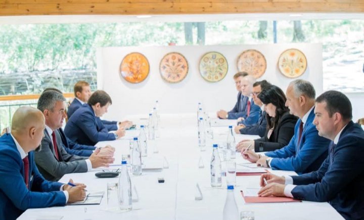 Topics discussed at meeting between Igor Dodon and Vadim Krasnoselski (photos) 