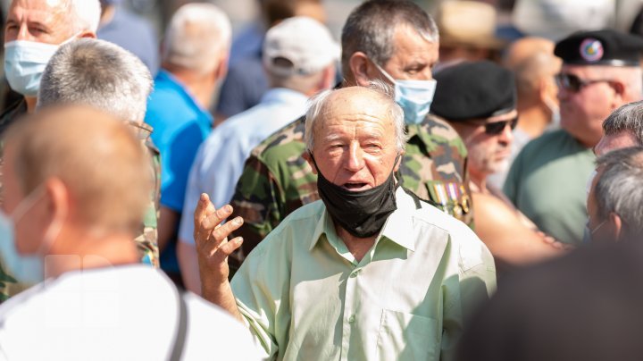 Transnistria war veterans rallied in front of Parliament with demands (photo report)