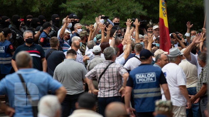 Transnistria war veterans rallied in front of Parliament with demands (photo report)