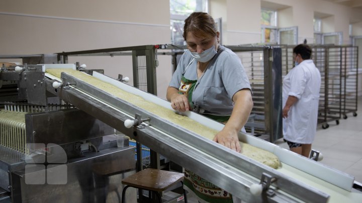 How a 20-year-old Moldovan student sets up bakery business in Causeni (photo report)