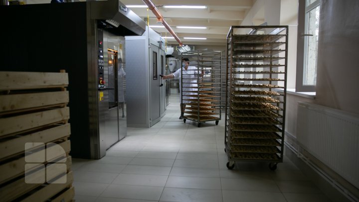 How a 20-year-old Moldovan student sets up bakery business in Causeni (photo report)