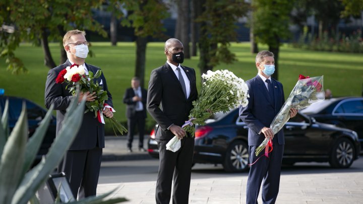 Moldova marks Independence Day amid rising coronavirus infections (photo report)