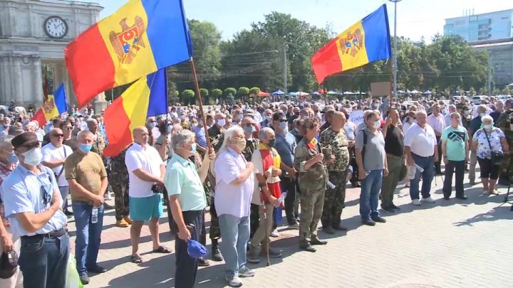 Chisinau protest for resignation of Government and President Dodon