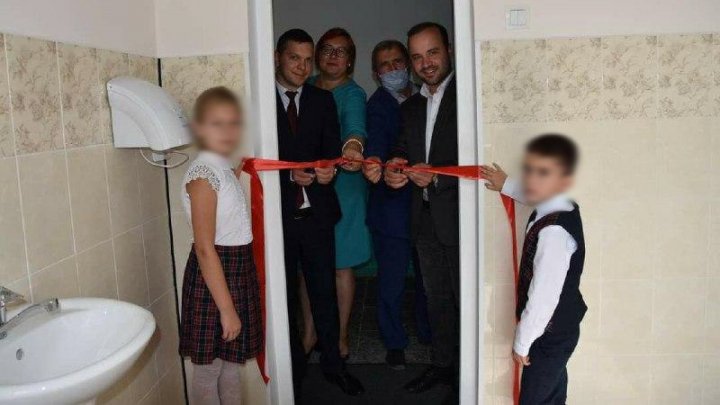 Reaction of President Dodon and Socialist MP over inauguration of Hiliuți school toilet with ribbon cutting and presence of politicians