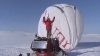 Jean-Louis Etienne a traversat singur Polul Nord într-un balon