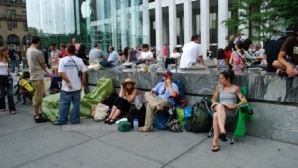 Apple a vândut 300.000 de iPad-uri şi are deja primele probleme tehnice 