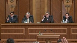 Parlamentul se întruneşte astăzi în şedinţă după o pauză de trei săptămâni