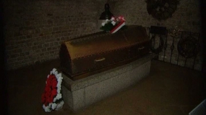 Sarcofagul Kaczynski va fi din alabastru, având o formă simplă, dar elegantă